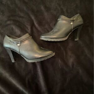 Black Closed-Toe Ankle Boots Sz 9